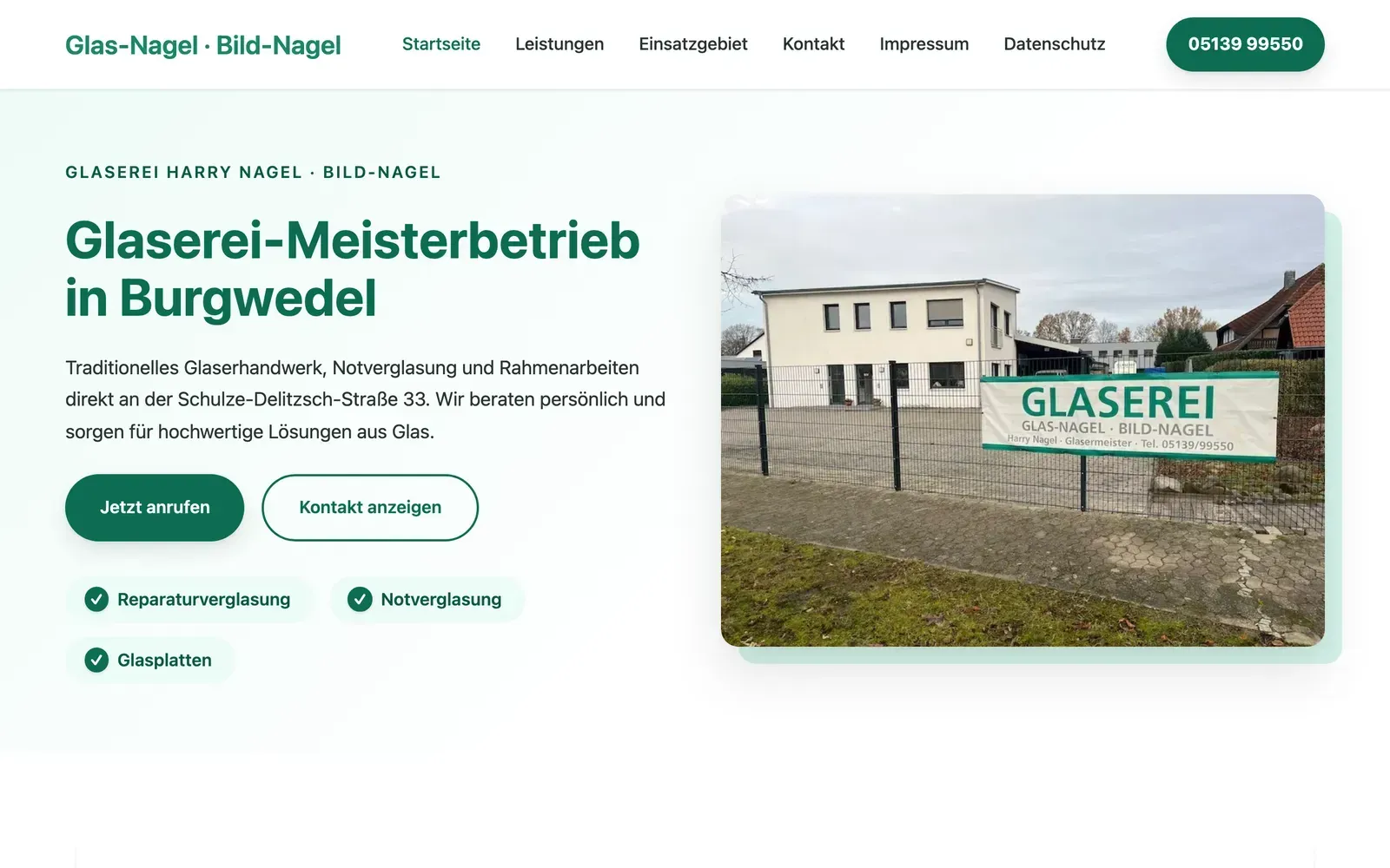 Startseite der Glaserei Glas Nagel mit großem Glasfassadenmotiv